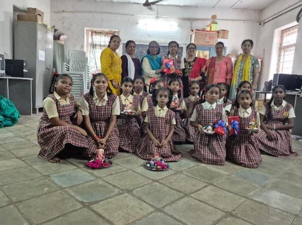 Arya Kanya Vidyalaya participants with school teachers and Rotarians