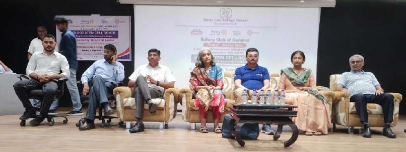 DG Nilesh Shah and Dr. Umaben Patel on stage at Naranlala College