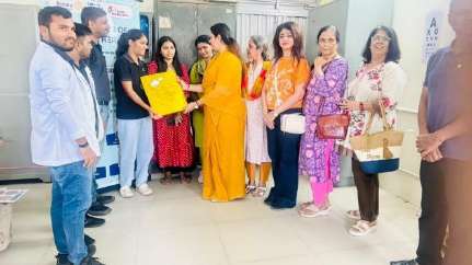 Distribution of 28 pairs of spectacles to children