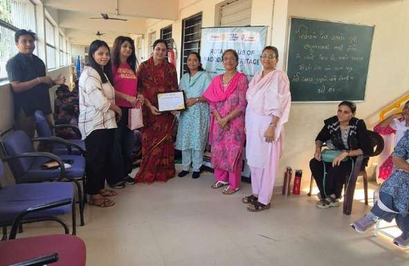 Felicitation of Manishaben Rawat with Sarpanch Kalpanaben