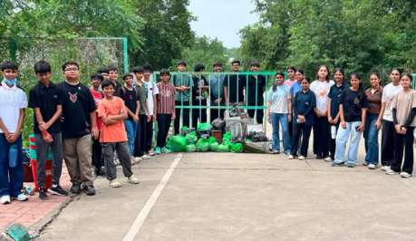 Volunteer group assembled at Aji Dam gate