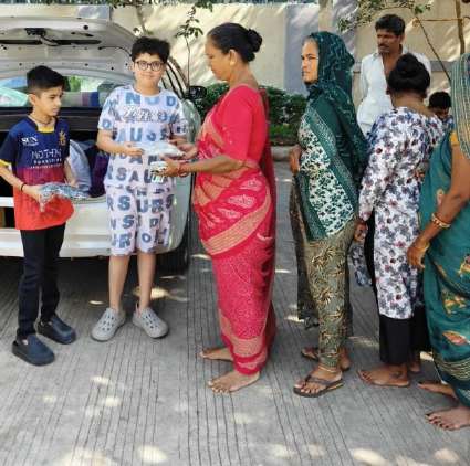 Mothers receiving generous donations from Rotary