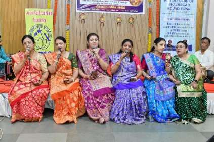 Participating teams in colourful Chaniya Choli