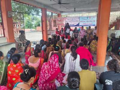 Government officer addressing women in Jhanor village