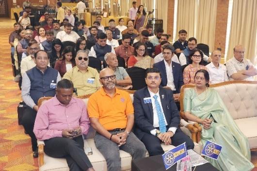 DG Nilesh Shah and Chief Guest Dr. Arun Mahesh Babu, IAS at Vadodara Summit
