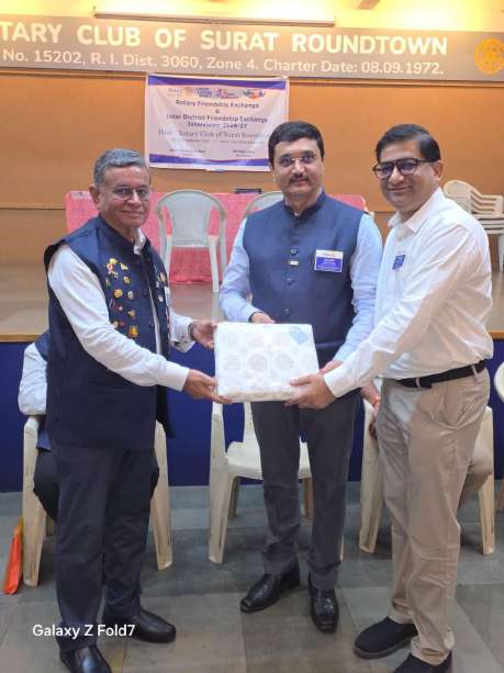 Felicitation of leaders at Surat RoundTown interview session