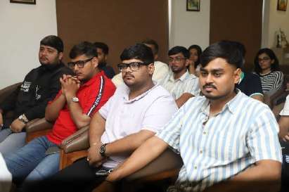 Sorath Meet delegates group in Gir